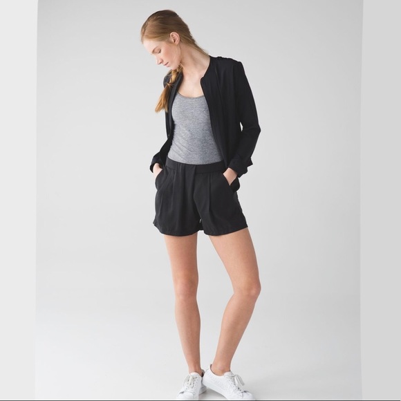 Lululemon &go Keepsake Short in Black - Picture 5 of 8